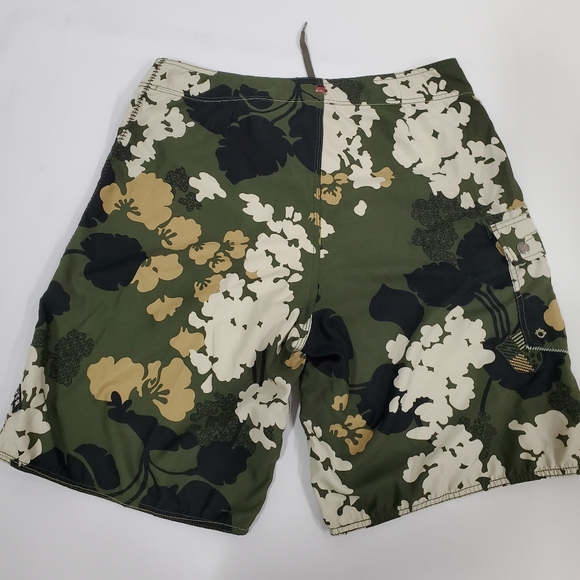 Quicksilver Boardshorts - Picture 2 of 5